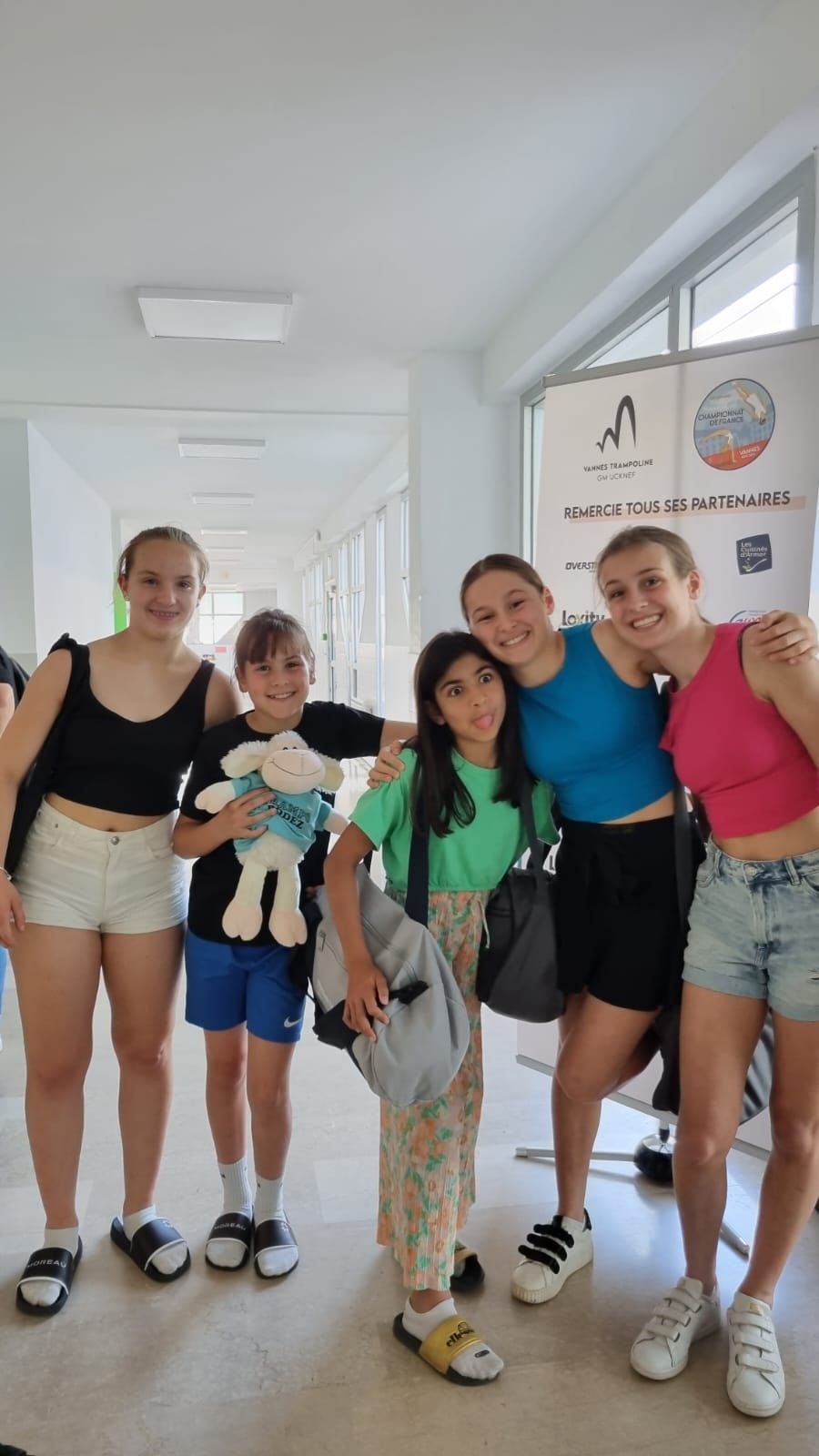 Bien arrivé à Vannes : Emmy, Louise et WinWin, Victoire, Louna et Léonie